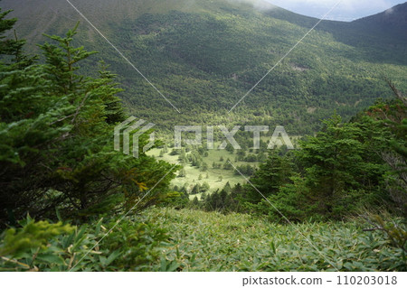 The square surface of the hot spring seen from the way from Mt. Kurodarayama to Mt. Jakkotsu on the somma, September 19, 2023 The square surface of the hot spring seen from the way from Mt. Kurodarayama to Mt. Jakkotsu on the somma, September 19, 2023 110203018