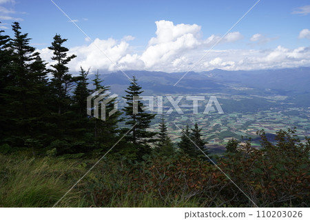 群馬縣一側的希亞山,從淺間山外緣的蛇骨山附近眺望嬬戀村,2023年9月19日 群馬縣一側的希亞山,從淺間山外緣的蛇骨山附近眺望嬬戀村,2023年9月19日 110203026