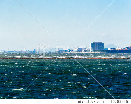 The view of the city center over Tokyo Bay on a windy winter day 110203356