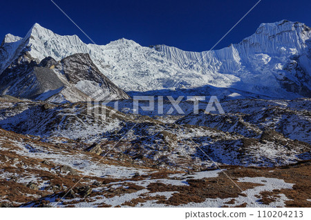 Beautiful Himalayan peaks, including Kanleyamu, seen from Chukung Beautiful Himalayan peaks, including Kanleyamu, seen from Chukung 110204213