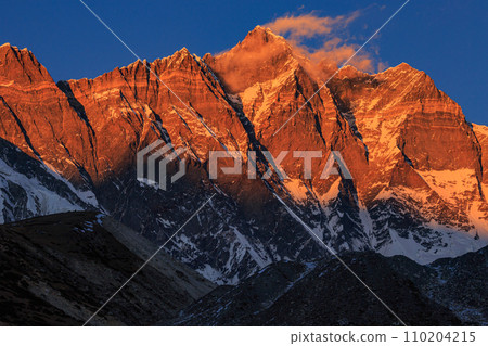 The large rock wall of Lhotse bathed in the setting sun The large rock wall of Lhotse bathed in the setting sun 110204215