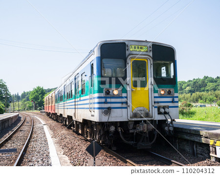 Diesel trains such as Kiha 30, Kiha 37, and Kiha 38 that once ran on the Kururi Line in Chiba Prefecture 110204312
