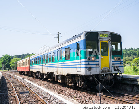 Diesel trains such as Kiha 30, Kiha 37, and Kiha 38 that once ran on the Kururi Line in Chiba Prefecture 110204313