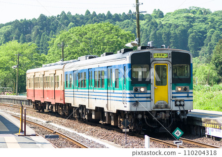 Diesel trains such as Kiha 30, Kiha 37, and Kiha 38 that once ran on the Kururi Line in Chiba Prefecture 110204318