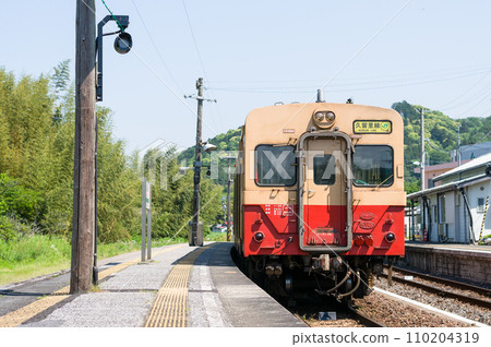 Diesel trains such as Kiha 30, Kiha 37, and Kiha 38 that once ran on the Kururi Line in Chiba Prefecture Diesel trains such as Kiha 30, Kiha 37, and Kiha 38 that once ran on the Kururi Line in Chiba Prefecture 110204319
