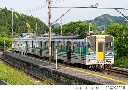Diesel trains such as Kiha 30, Kiha 37, and Kiha 38 that once ran on the Kururi Line in Chiba Prefecture 110204326