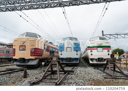 183/189輛豐田汽車進入富士急行線假日快速富士山 110204759