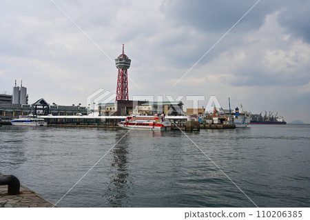 Hakata Port in the morning/Fukuoka City, Fukuoka Prefecture 110206385