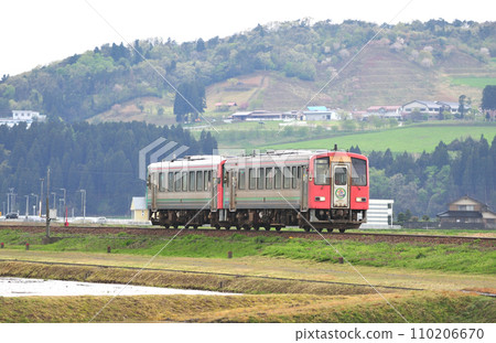 Takayama Main Line Senri-Hasei JR West Kiha 120-346 + Kiha 120-318 (Toyama) Takayama Main Line Senri-Hasei JR West Kiha 120-346 + Kiha 120-318 (Toyama) 110206670