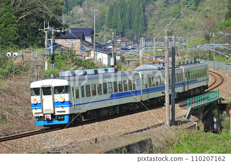 Hokuriku Main Line Isurugi-Kurikara JR West Series 475 A12 formation (Kanazawa) Hokuriku Main Line Isurugi-Kurikara JR West Series 475 A12 formation (Kanazawa) 110207162