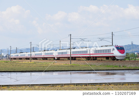 北陸本線 五十鈴-福岡 北越特快 681 系列 N12+N02 編組 Hakutaka 北陸本線 五十鈴-福岡 北越特快 681 系列 N12+N02 編組 Hakutaka 110207169