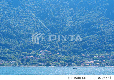 Mountain landscape, picturesque mountain lake in the summer morning, large panorama. Iseo, Italy 110208571
