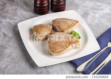 Roasted red tuna steak in the plate Roasted red tuna steak in the plate 110208669
