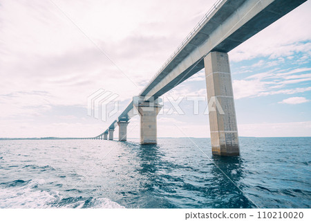 從船上看到的伊良部大橋 從船上看到的伊良部大橋 110210020