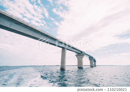 從船上看到的伊良部大橋 從船上看到的伊良部大橋 110210021