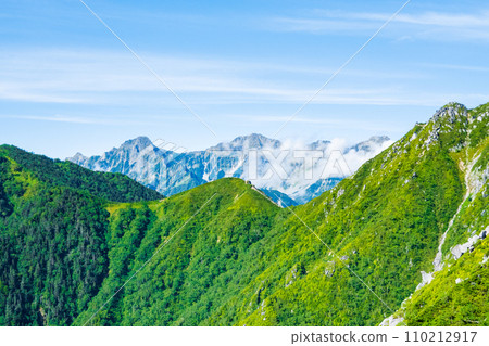 Climbing Mt. Jonendake in summer (Mimata trailhead - Mt. Mt. Jonendake: view of the Hotaka mountain range) 110212917