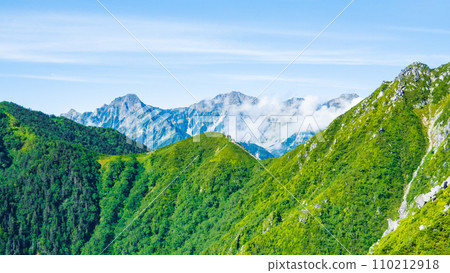 Climbing Mt. Jonendake in summer (Mimata trailhead - Mt. Mt. Jonendake: view of the Hotaka mountain range) 110212918
