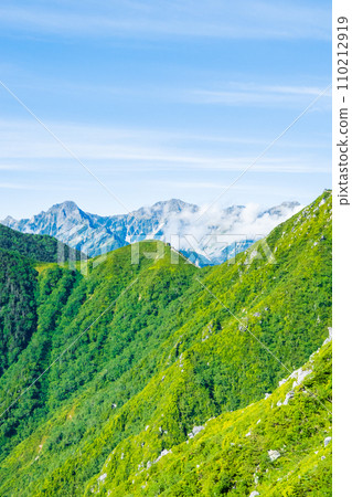 Climbing Mt. Jonendake in summer (Mimata trailhead - Mt. Mt. Jonendake: view of the Hotaka mountain range) 110212919