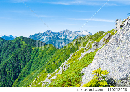 Climbing Mt. Jonendake in summer (Mimata trailhead - Mt. Mt. Jonendake: view of the Hotaka mountain range) 110212958