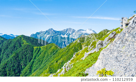 Climbing Mt. Jonendake in summer (Mimata trailhead - Mt. Mt. Jonendake: view of the Hotaka mountain range) 110212959