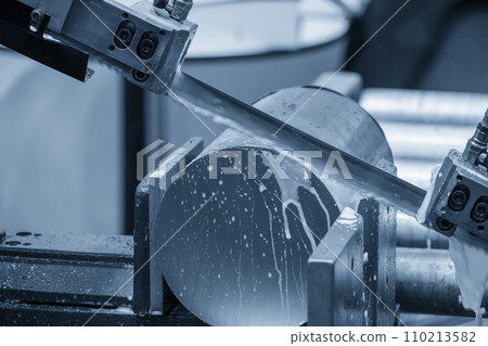 The band saw cutting machine cutting the metal shaft parts with coolant method. 110213582