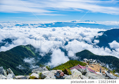 Climbing Mt. Jonendake in summer (view towards Yatsugatake from the summit of Mt. Jonendake) 110214484