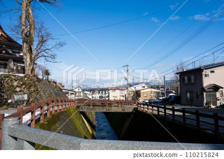 Waterway near Fukoji Temple and Bishamondo Temple, near Urasa Station, clear winter sky, Minamiuonuma City, Niigata Prefecture 110215824