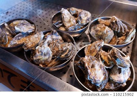 Raw oysters Raw oysters 110215902