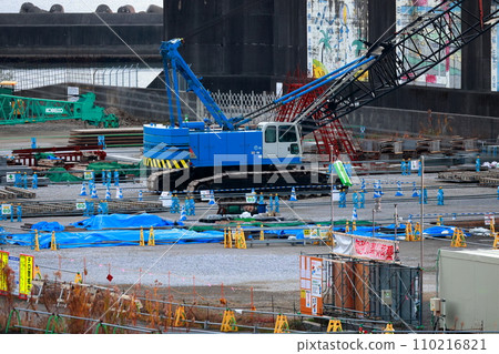 Crane work 110216821