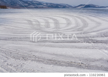 積雪融化劑覆蓋的雪場 110216961