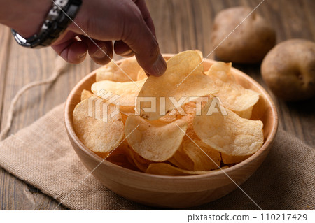 Crisps  110217429