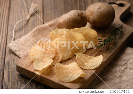 Crisps  110217431