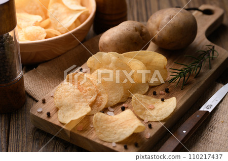 Crisps  110217437