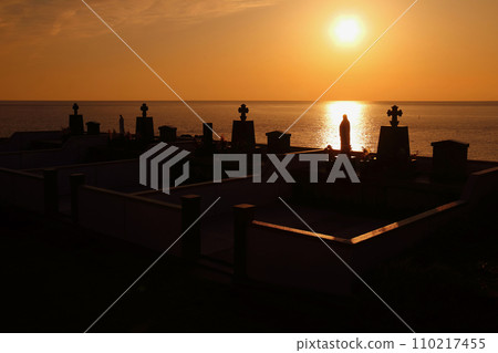 神秘的夕陽:淵之本天主教墓碑群 神秘的夕陽:淵之本天主教墓碑群 110217455