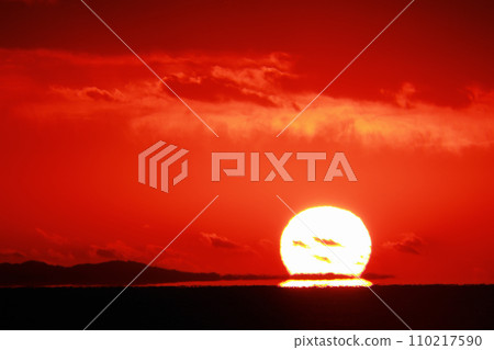 The Daruma sun rises from Cape Muroto The Daruma sun rises from Cape Muroto 110217590