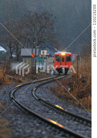 深秋多雨的只見線 110218208
