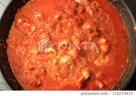 在煎鍋中製作的五香咖哩醬 110219413