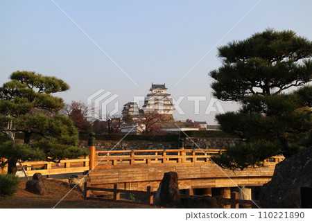 Hyogo Himeji Himeji Castle and Sakuramon Bridge in the early morning 110221890