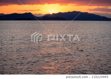 2024年1月1日瀨戶內海的第一次日出 2024年1月1日瀨戶內海的第一次日出 110224945