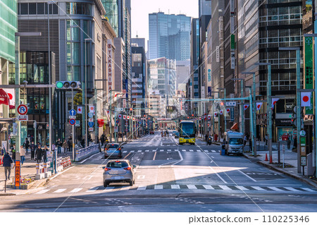 元旦在日本日本橋的東京城市景觀。日本橋高島屋S.C.等景觀人少車少=2020年1月1日 元旦在日本日本橋的東京城市景觀。日本橋高島屋S.C.等景觀人少車少=2020年1月1日 110225346