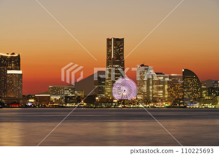 城市景觀：橫濱港的夜景 110225693