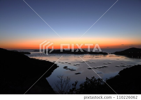 The first sunrise from dawn at Mushimeisamon Gate, one of Japan's top 100 sunrises 110226062