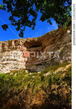 Montezuma's Castle Indian Ruins Cliff Dwelling, Arizona Montezuma's Castle Indian Ruins Cliff Dwelling, Arizona 110226241