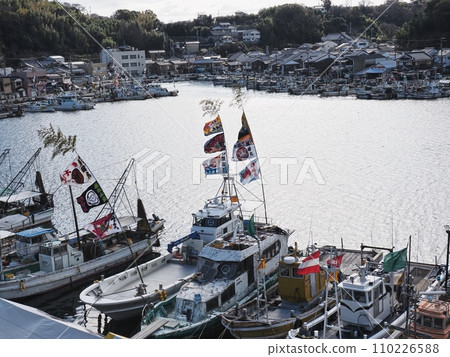 Scenery of Murotsu fishing port on New Year's Day 2024 - Big catch flag 110226588