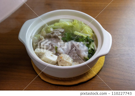 Hot pot dishes in a small white clay pot Hot pot dishes in a small white clay pot 110227743