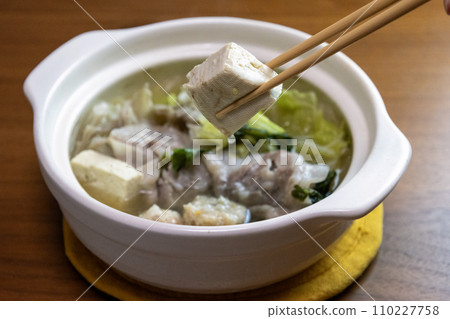 Hot pot dishes in a small white clay pot Hot pot dishes in a small white clay pot 110227758