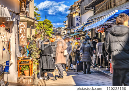 Enoshima Benzaiten Nakamise Street 110228168