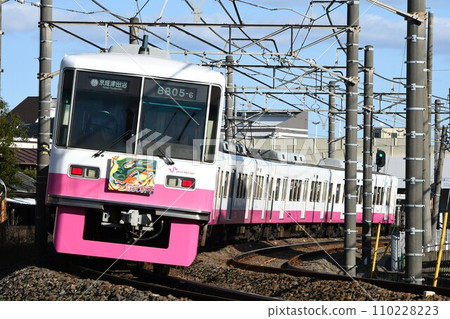 Shin-Keisei Electric Railway Type 8800 traveling along a curved section towards Keisei Tsudanuma (2024 Happy New Year head mark posted) Shin-Keisei Electric Railway Type 8800 traveling along a curved section towards Keisei Tsudanuma (2024 Happy New Year head mark posted) 110228223
