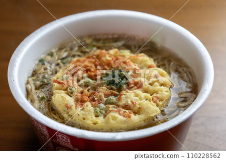Tempura soba instant cup noodles 110228562