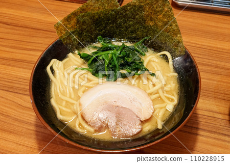 Family ramen 110228915